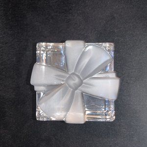 TIFFANY CRYSTAL BOW TRINKET BOX, INSCRIBED TIFFANY
